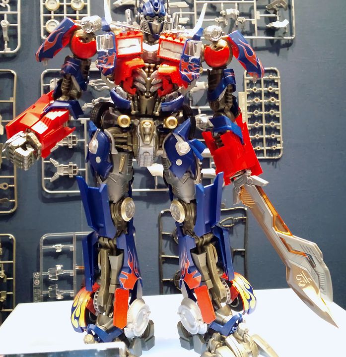 transformers dark of the moon optimus prime super mode. Transformers Dual Model Kit
