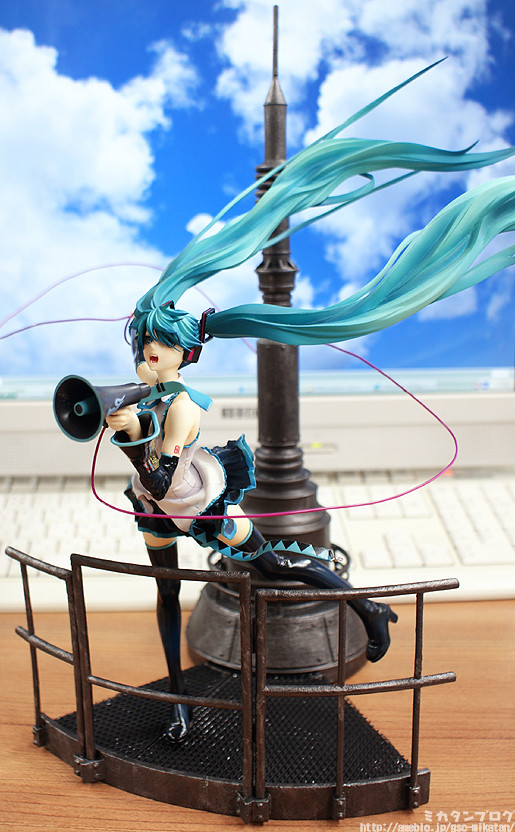 love is war miku figure