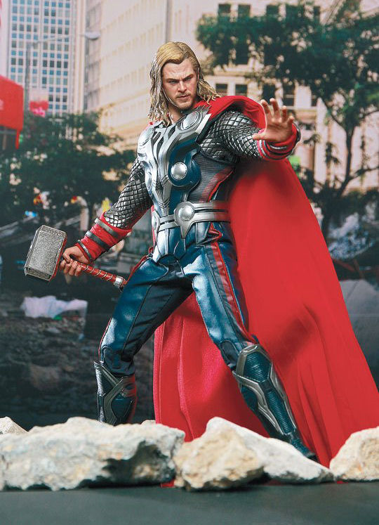 Thor hot toys best sale avengers