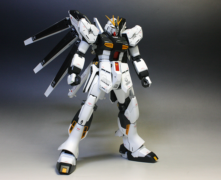 MG 1/100 RX-93-ν2 / Hi-ν GUNDAM: Improved, Painted Build. Photoreview