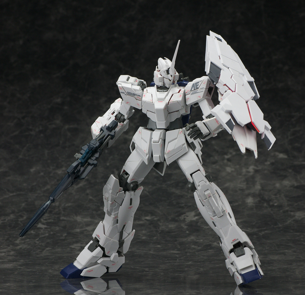 MG 1/100 Shield Booster “Armed Armor DE” x Unicorn Gundam