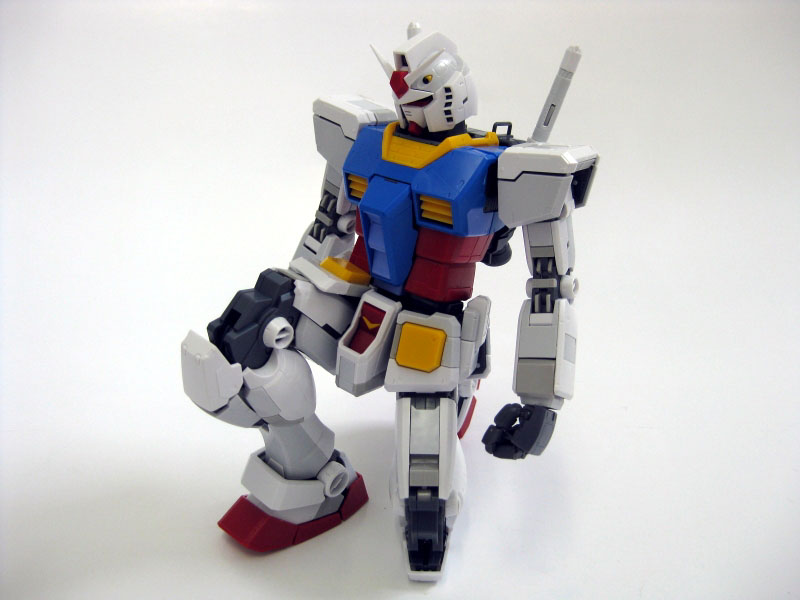 Bandai MG Gundam RX-78-2 Version 3.0 1:100 Scale Model Kit Action