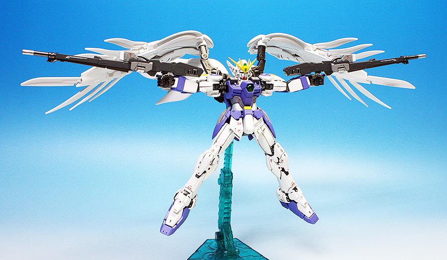 RG 1/144 Wing Gundam Zero EW + Drei Zwerg: Painted Build