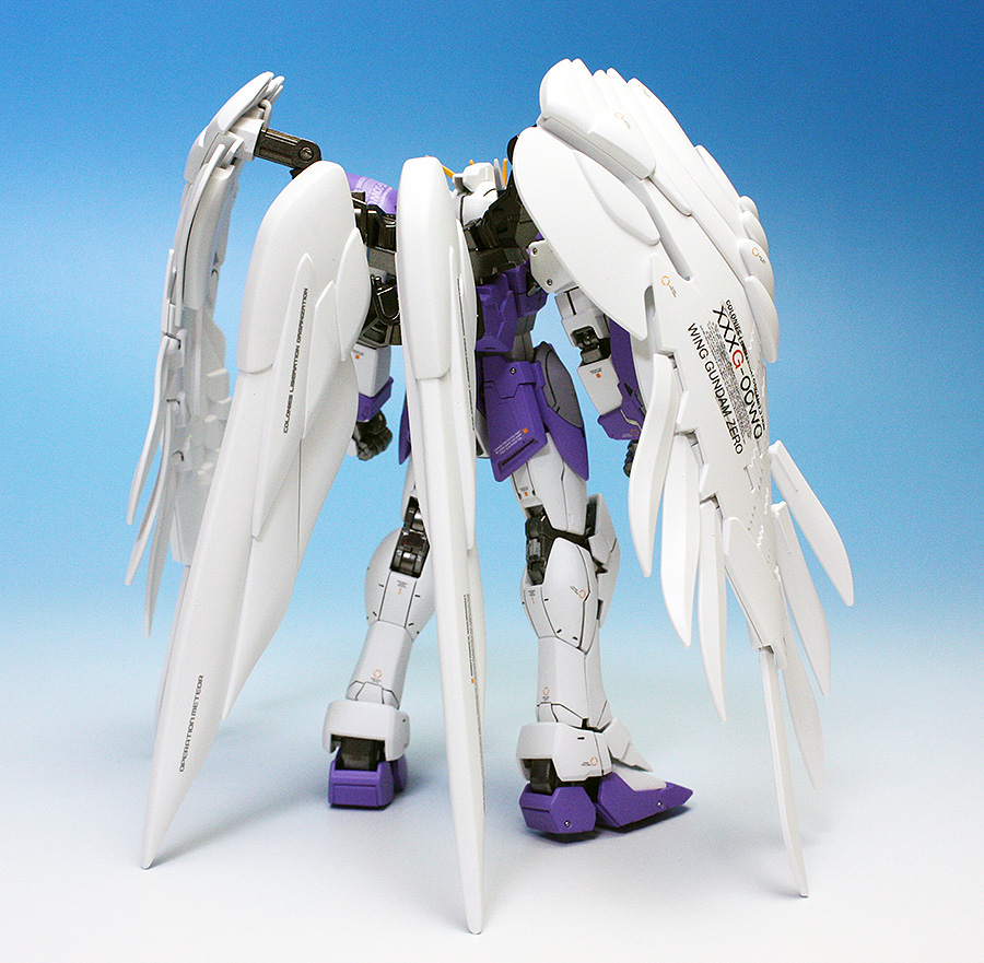 Amazon.com: Bandai Hobby - Gundam IBO Moonlight - #38 Gundam