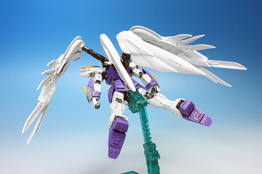 RG 1/144 Wing Gundam Zero EW + Drei Zwerg: Painted Build