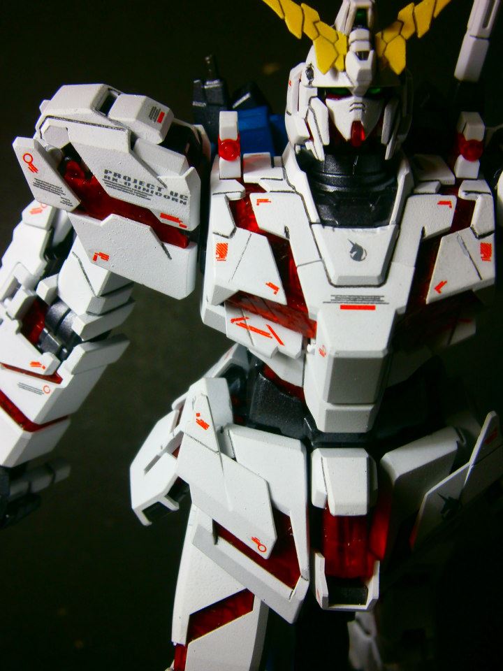1/100 MG RX-0 Gundam Unicorn: Painted Build. Amazing shots! Photoreview ...