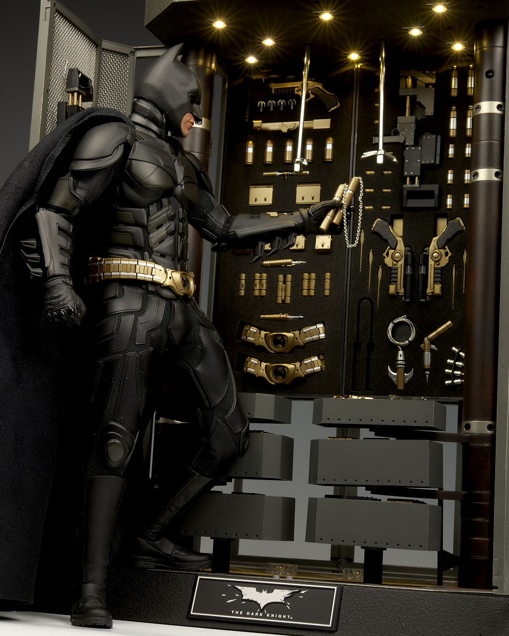HOT TOYS: THE DARK KNIGHT – Alfred and Batman Armory with Bruce Wayne