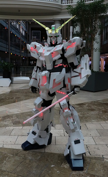 Featuring UbersCosplay as Unicorn Gundam mecha-cosplay: Amazing images and Work! Info