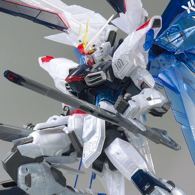 MG 1/100 Gundam Base Limited Freedom Gundam Ver.2.0 Clear Color Bandai Gunpla