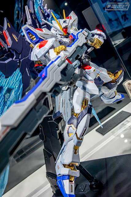METAL BUILD STRIKE FREEDOM GUNDAM WINGS OF LIGHT OPTION SET